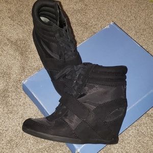 Vera Wang Wedge Sneakers